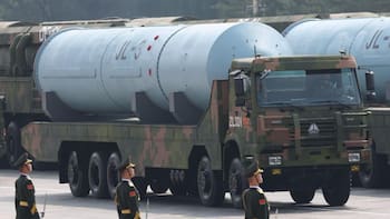 Comenzaron las pruebas del nuevo misil balístico de China: tiene un alcance de más de 8000 kilómetros y amenaza a las potencias mundiales