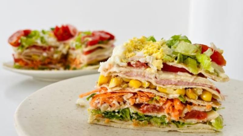 Comidas frías | Cómo hacer torre de panqueques para Navidad en simples pasos para maravillar a todos
Fuente: Recetas