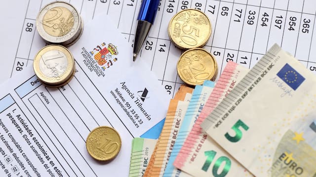 Comienza la campaña de la Renta 2025 con deducciones de hasta 340 euros: estas son todas las personas obligadas a presentar el IRPF