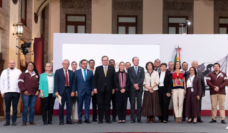 La presidenta constitucional de los Estados Unidos Mexicanos, la Doctora Claudia Sheinbaum Pardo en conferencia de prensa matutina en el salón de la Tesorería de Palacio Nacional.