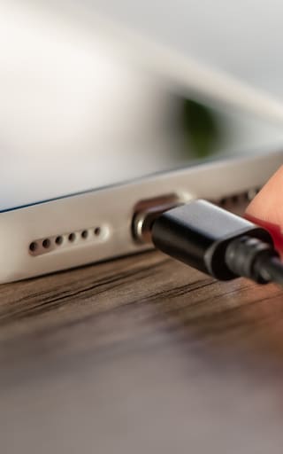 Cómo cargar la batería del celular cuando no hay luz en casa: la forma más fácil y segura