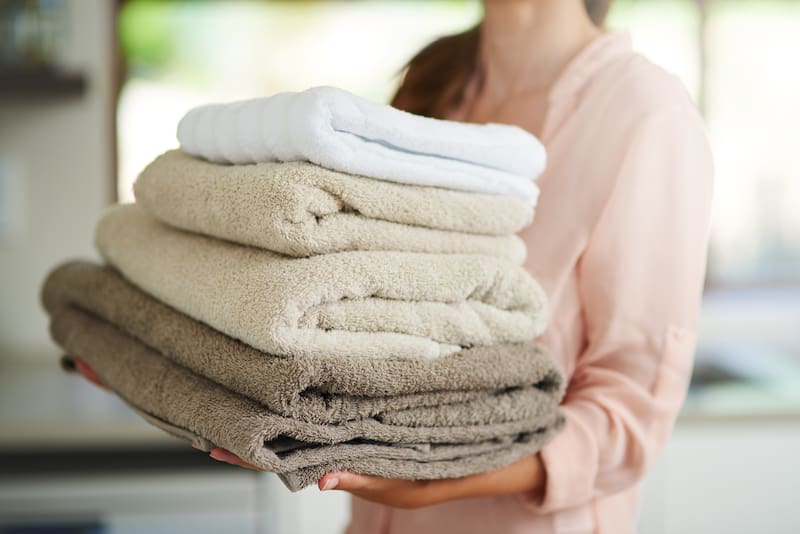 Cómo eliminar los hongos de la ropa de baño.