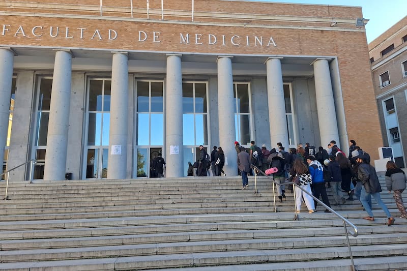 ¿Cómo se podrá acceder a la sanidad pública con el nuevo decreto? Fuente: archivo de EFE/ Daniel Gómez-Fontecha