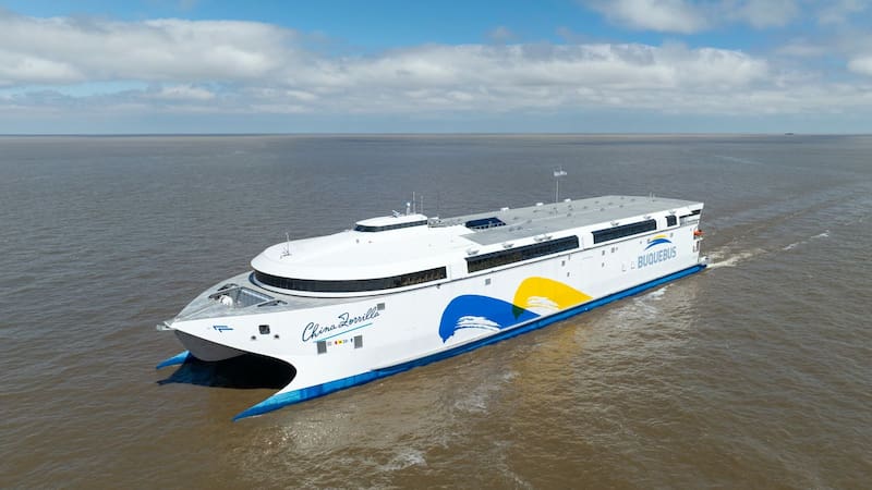 Con una inversión de u$s 180 millones, capacidad para 2100 pasajeros y un free shop de 2300 m2, el nuevo ferry de Buquebus busca transformar la experiencia de viaje.