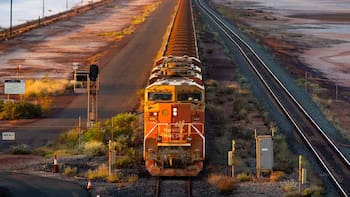 Es el tren más largo de la historia y es el orgullo de este país: mide 7 kilómetros y tiene 682 vagones