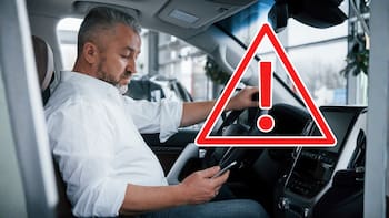 Confirmado | Sancionarán a todos los conductores que utilicen el teléfono en semáforos o carreteras aunque esté en manos libres