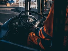 Quico, conductor del bus 118 en Barcelona: “Dejaba a las personas mayores en la puerta de casa y daba su teléfono para esperarlas”