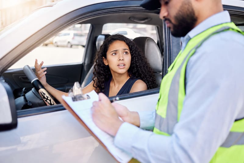 La nueva normativa exigirá que los jóvenes conductores circulen acompañados hasta cumplir la mayoría de edad.