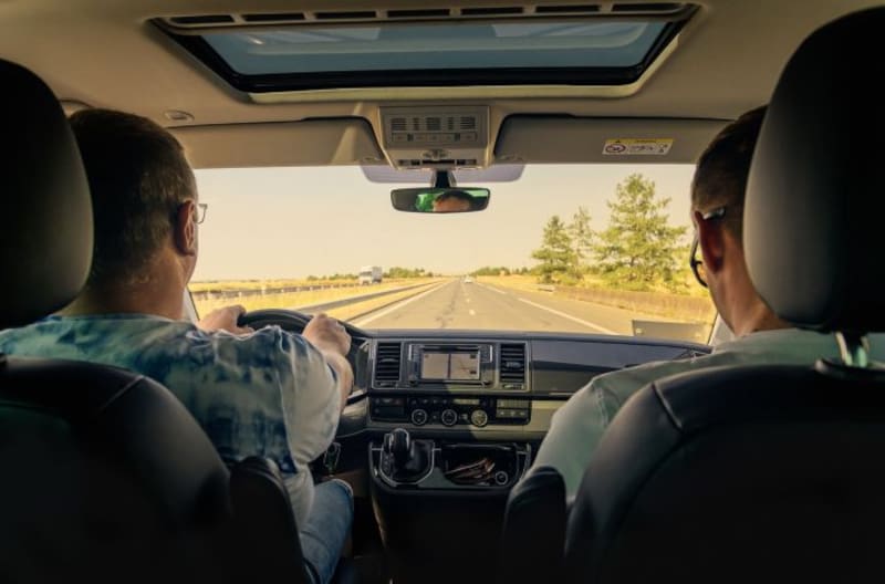 Muchos conductores ignoran que ceder el paso a los peatones puede acarrearles una severa sanción por diversas razones (foto: Shutterstock)