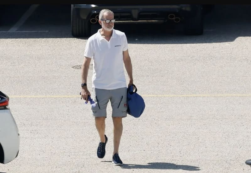 Confirmado | Así es el coche que conduce el rey Felipe VI durante sus vacaciones en Mallorca: cuánto cuesta y qué tiene de especial. Fuente: EFE