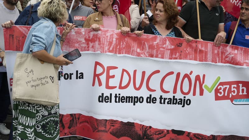 Confirmado | El Gobierno reduce la jornada laboral desde este mes. Foto: EFE
