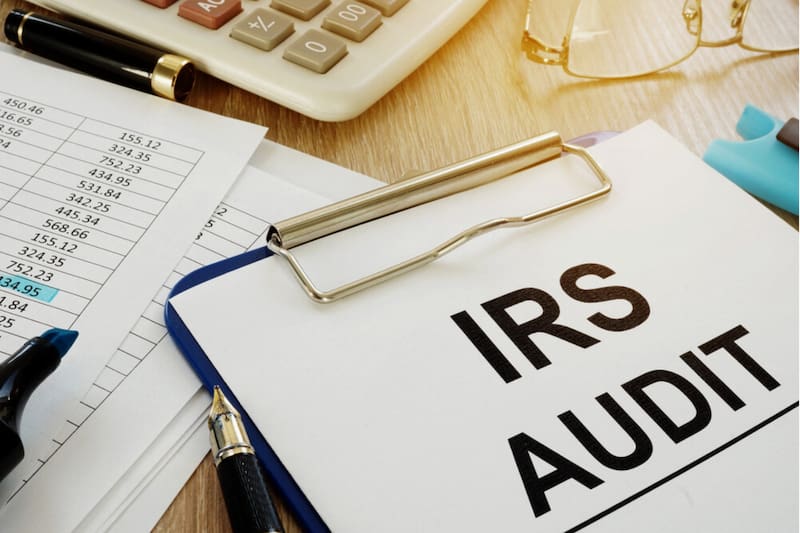 Para evitar revisiones o sanciones, IRS recomienda presentar la declaración con información completa y correcta. Fuente: Archivo.