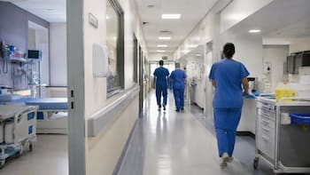 El Gobierno definió cómo se aplicará el cobro de la salud a extranjeros en hospitales