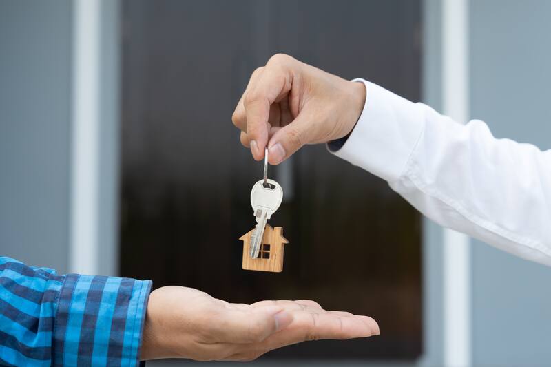 Confirmado | Los jóvenes necesitan destinar hasta el 96% de su salario al alquiler y cada vez cuesta más vivir solo