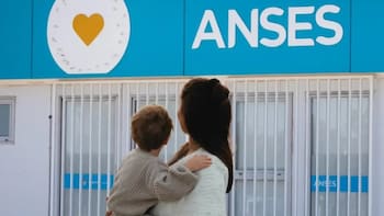 ANSES confirmó los nuevos montos de AUH y SUAF para octubre: cuánto cobrarán