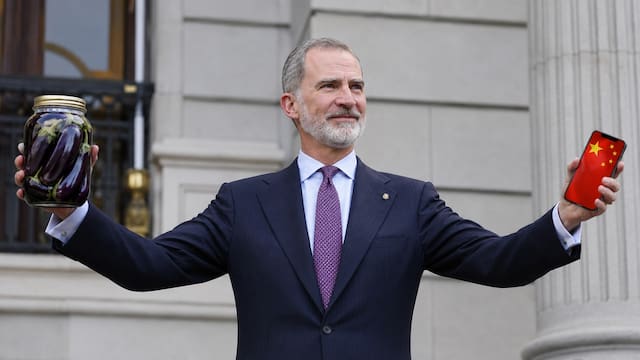 Confirmado por la Corona Española |Revelaron los cientos de regalos que recibió la Familia Real en 2025: de un móvil de Xi Jinping a un tarro de berenjenas