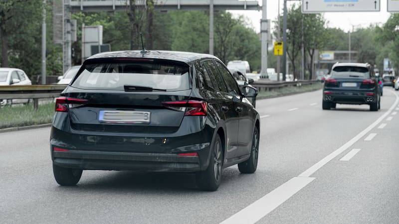 Confirmado por la DGT: desde ahora, multarán a los autos que no respeten la distancia. Foto: Shutterstock