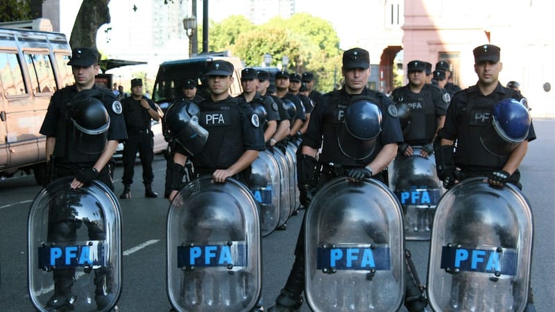 Confirmado por Seguridad | Cuánto cobra un oficial de la Policía Federal en junio de 2026 y cuánto aumentó el salario
Fuente: Shutterstock
