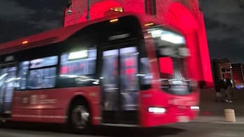 Confirman multa de hasta 7 mil pesos y quita de puntos en la licencia de conducir a quienes conduzcan sobre el carril confinado del Metrobús en CDMX
