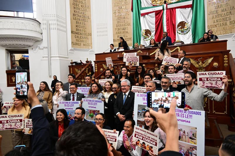 Es ley: el cuidado de niños, abuelos y enfermos deja de ser solo responsabilidad de las mujeres.