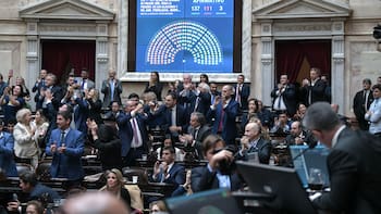 Lo que tenés que saber: ley Glaciares, paradojas del plan Milei y trabas en el ingreso de dólares