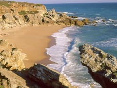Este pueblo andaluz conquistó a Hemingway con su encanto: destaca por sus playas paradisíacas y su impresionante arquitectura