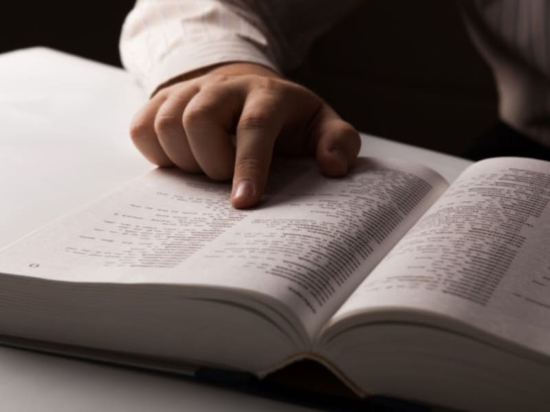 La Real Academia Española reconoce el doble participio como una característica válida del verbo “imprimir”, una particularidad que también se repite en otros verbos del idioma. Fuente: Shutterstock.