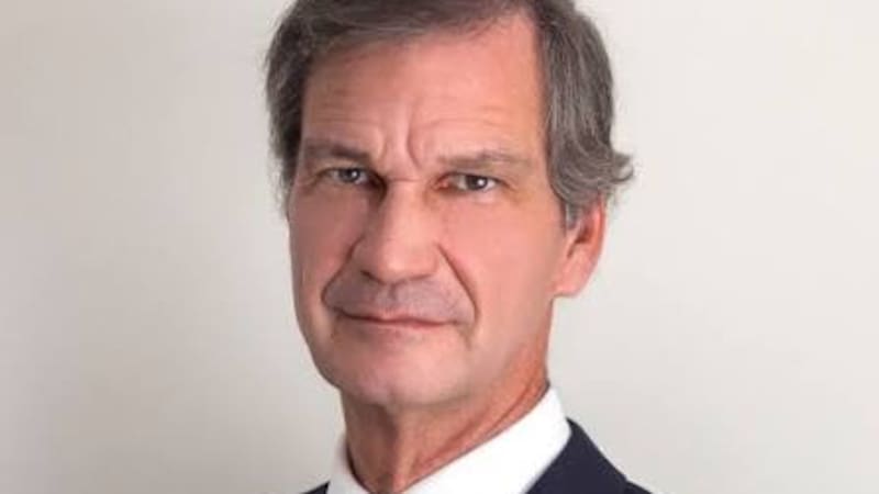 Conrado Estol, médico neurólogo.