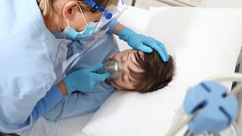 Peor que los cigarrillos y el alcohol: nadie lo dice pero este producto que se vende hasta a niños es letal para el cerebro y causa una terrible adicción