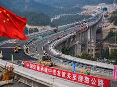 China tomará el control de uno de los recursos más vitales de este país: invertirá más de 1000 millones de dólares y construirá carriles y puentes en una ruta esencial