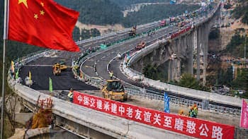 China tomará el control de uno de los recursos más vitales de este país: invertirá más de 1000 millones de dólares y construirá carriles y puentes en una ruta esencial