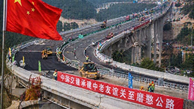 China tomará el control de uno de los recursos más vitales de este país: invertirá más de 1000 millones de dólares y construirá carriles y puentes en una ruta esencial