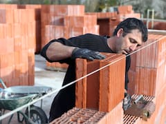 Cuántos salarios se necesitan para construir una vivienda propia de 100m2 en Buenos Aires