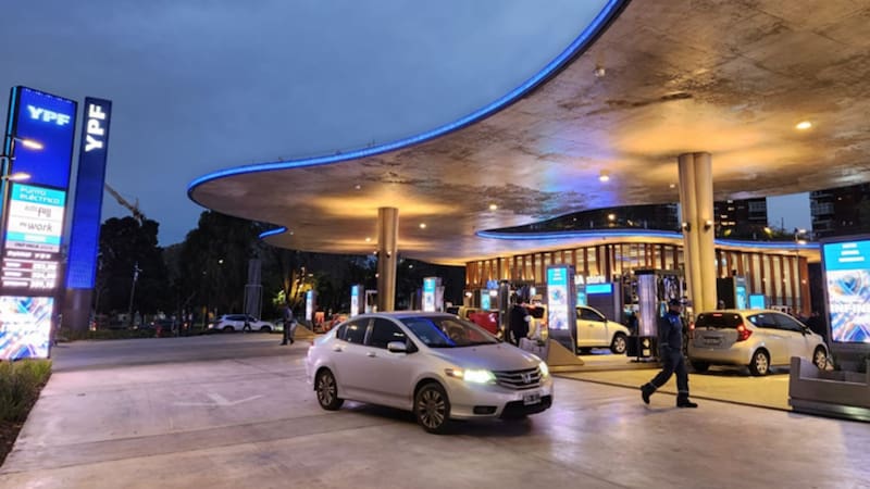 Construirán la estación de servicio más grande del país: tendrá un centro comercial incluido y un enorme polo gastronómico
Fuente: Surtidores