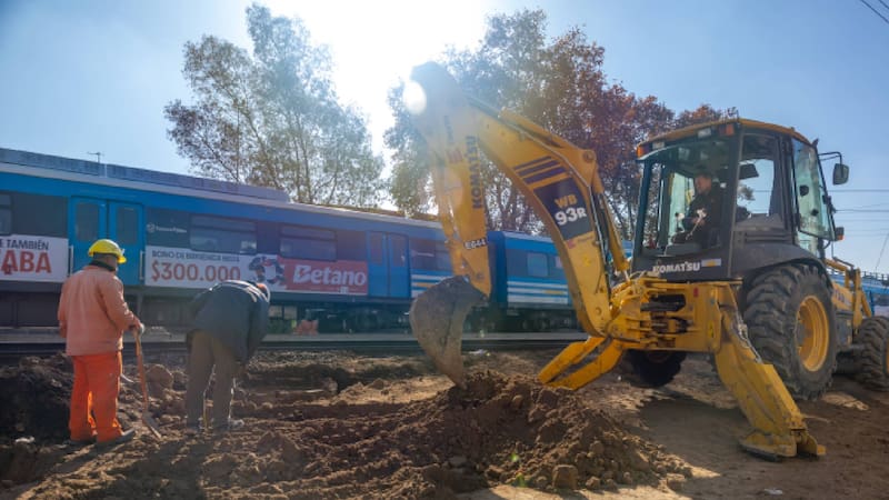 Construyen un puente clave sobre una autopista de Buenos Aires que mejorará la seguridad y la circulación