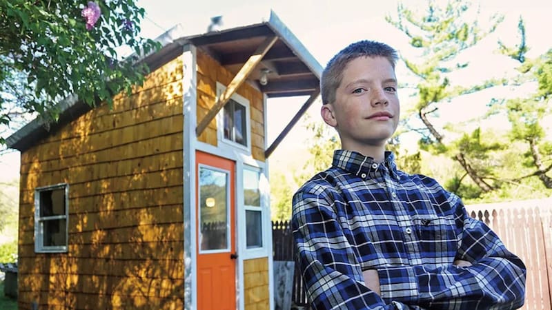 Construyó su casa propia con solo 13 años.