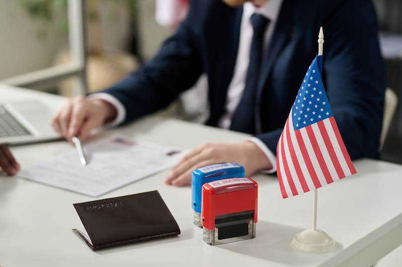 La decisión de aprobar o no un visado depende del funcionario consular que tome la entrevista.