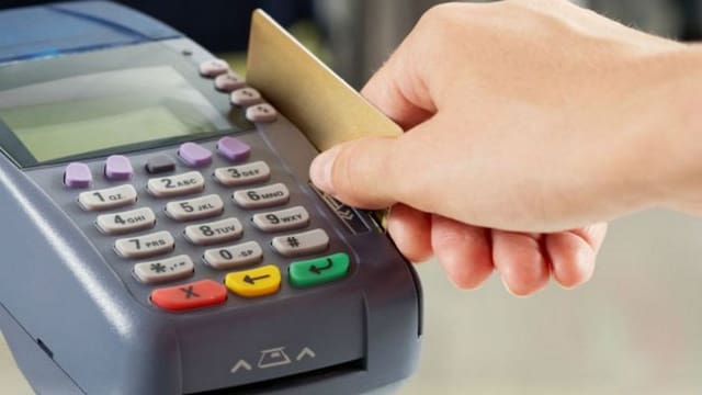 El nuevo rostro del consumo: el gasto con tarjetas escala 14.7% impulsado por retail y transporte
