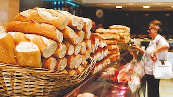 AUH vs sueldos: ¿quién está ganando la carrera y tiene mayor poder adquisitivo?