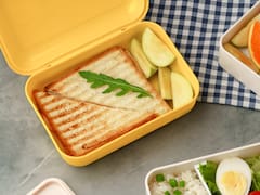 Mientras en México es costumbre que los padres preparen las viandas de sus hijos, en algunas escuelas de China los niños llevan ingredientes y aprenden a preparar sus alimentos