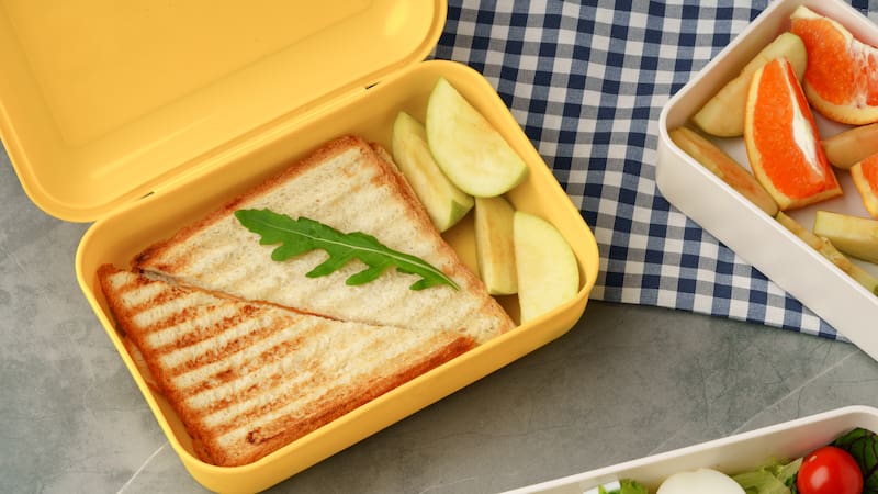 El Gobierno de México promueve desde el 2025 la alimentación saludable en las escuelas con la prohibición de la venta de comida chatarra y la difusión de recetas caseras para las familias y estudiantes.