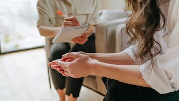 La psicología revela qué dice de tu forma de pensar seguir haciendo la lista de la compra en papel