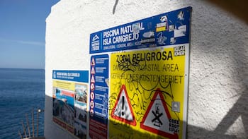 Olas gigantescas de cuatro metros matan a 4 turistas en una playa de las Islas Canarias: desoyeron las advertencias