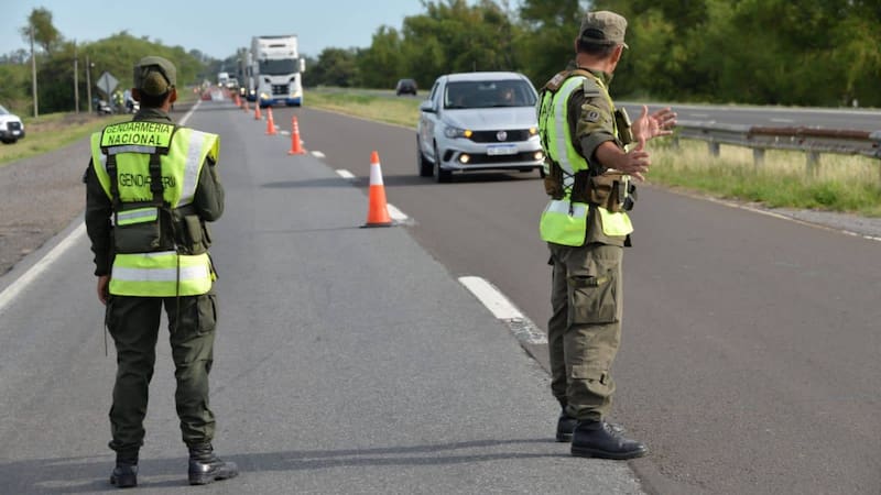 Operativo de Gendarmería Nacional en una ruta.