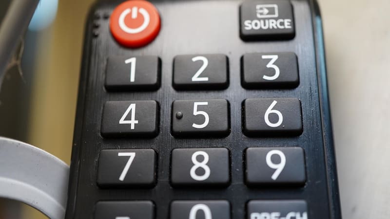 Por qué el número 5 del control remoto tiene un relieve y por qué es tan importante este detalle
