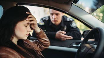 Es oficial | El Gobierno inspeccionará coche por coche y sancionará a todos los conductores que no puedan exhibir esto en el frente