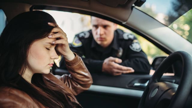 Es oficial | El Gobierno inspeccionará coche por coche y sancionará a todos los conductores que no puedan exhibir esto en el frente