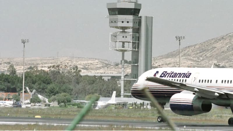 <div class="migrated-promo-image__description"><div class="migrated-promo-image__source">Fuente: La torre de control del aeropuerto El Altet de Alicante-Elche. Fuente:EFE</div></div>