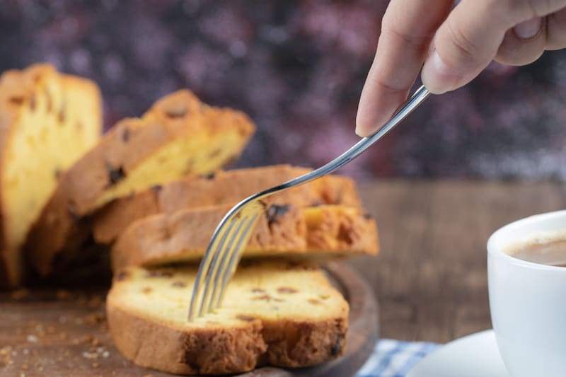 The simple recipe to make homemade pumpkin bread this fall.