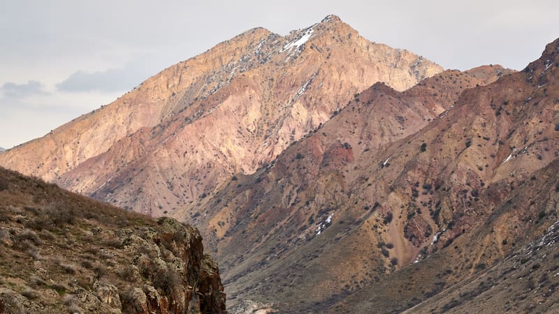 La investigación muestra que en los últimos 20 años, la cobertura de nieve en la Cordillera de los Andes disminuyó drásticamente. Foto: Freepik.